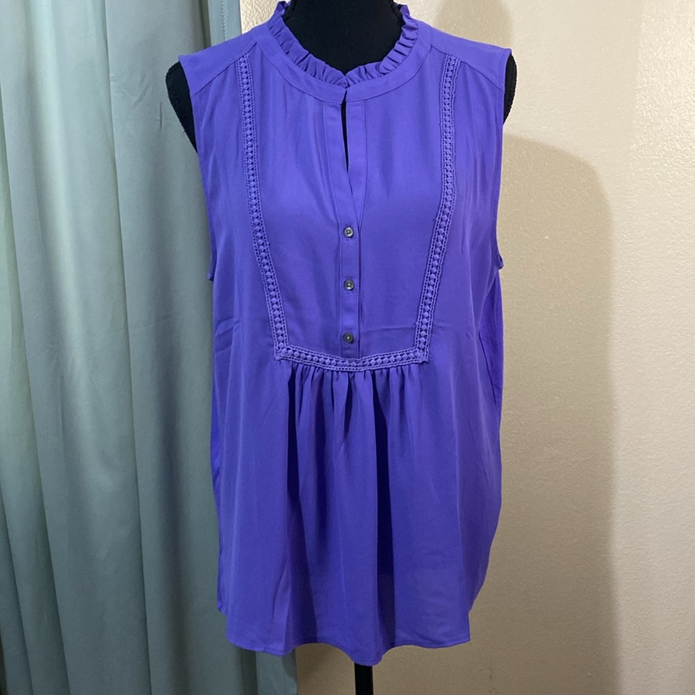 Loft lace trim mixed media sleeveless shell - Picture 2 of 7